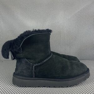 UGG Arielle Bow Boots Womens Size 7 Black Leather Winter Boots Casual Outdoors